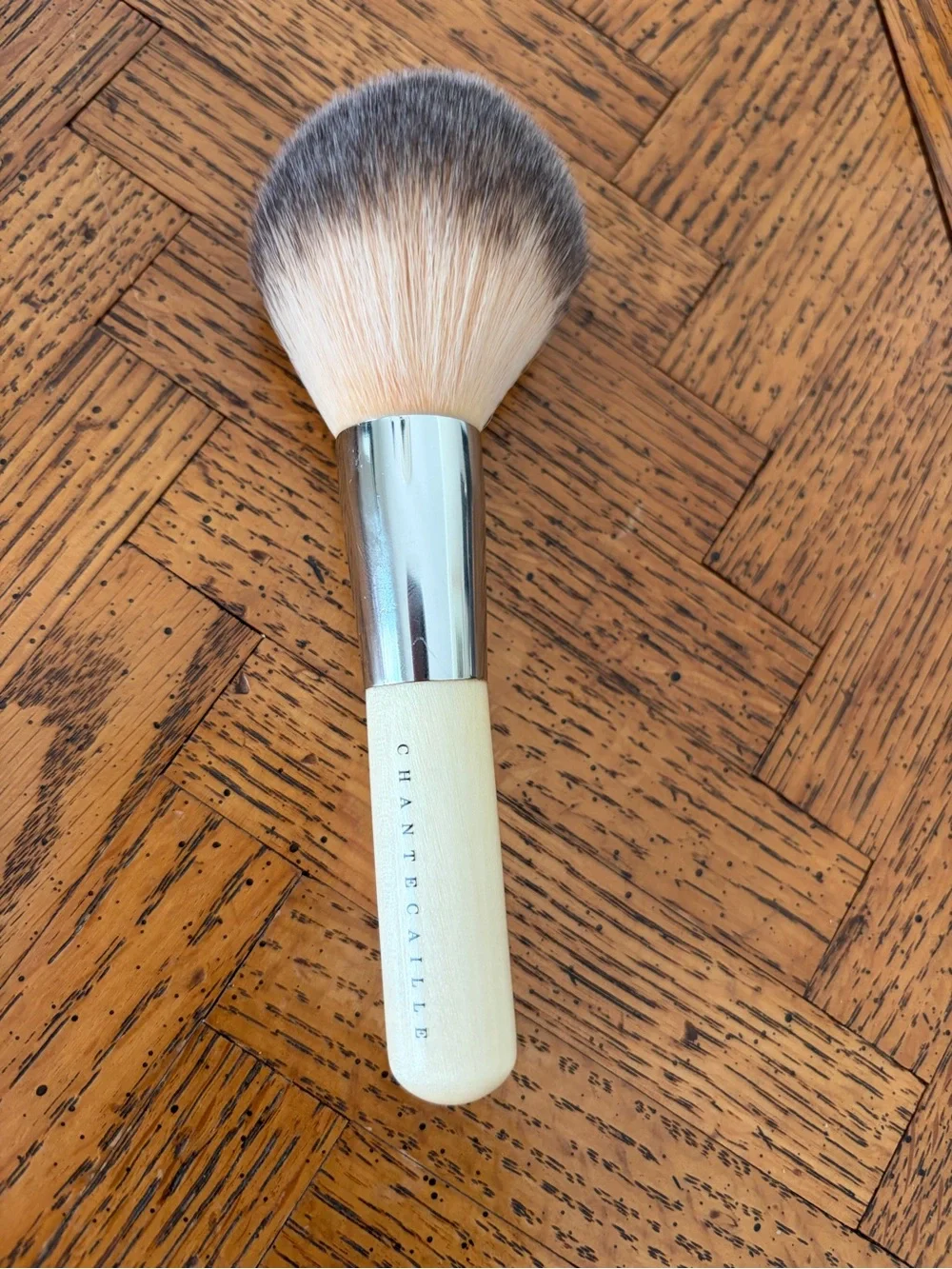 Chantecaille All over short handle travel face brush
